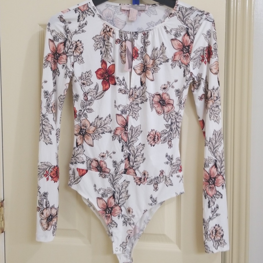 Sexy floral keyhole top